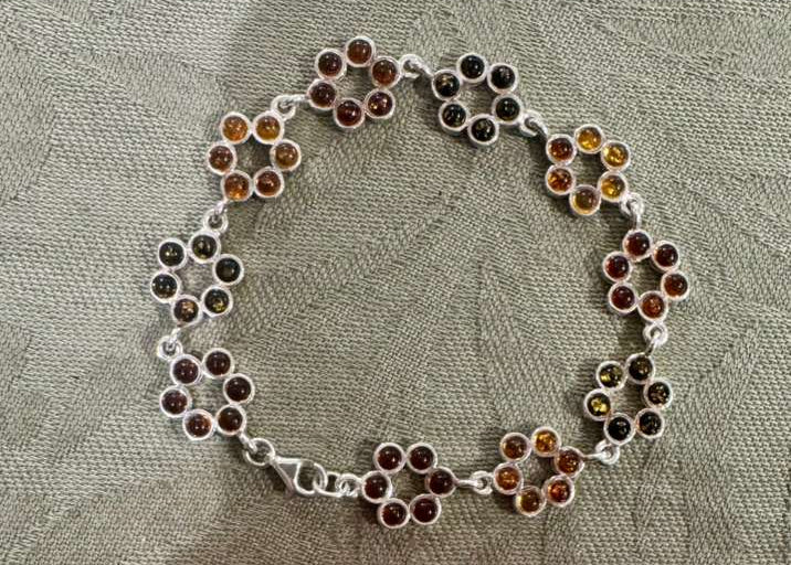 SS Amber Small Flower Bracelet – Elegant Silver and Amber Jewelry
