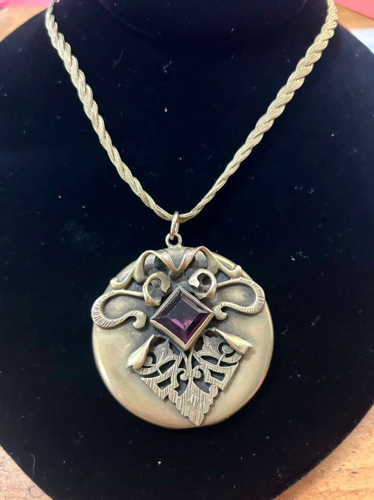 GF Art Nouv Locket