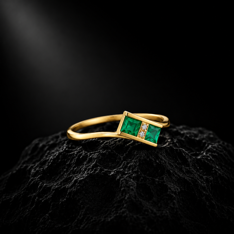 Emerald Elegance Ring – 14K Yellow Gold