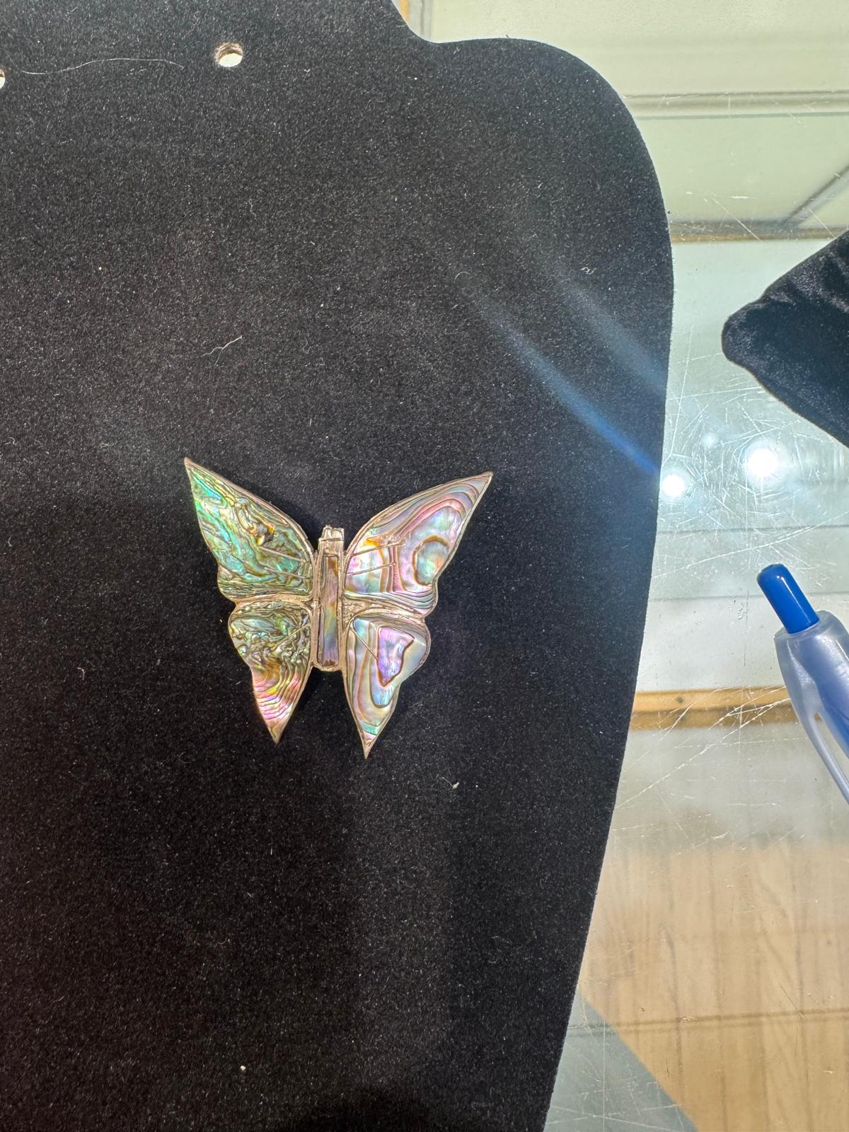 Pins/Brooches