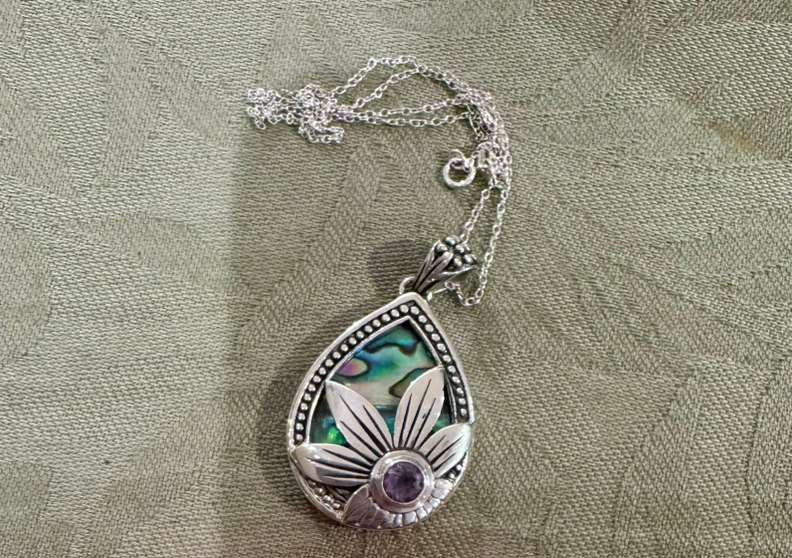 SS FlowerSS Flower Pendant with Amethyst & Abalone Necklace – Elegant and Unique Jewelry Pendant w/Ameth. & Abalone Necklace