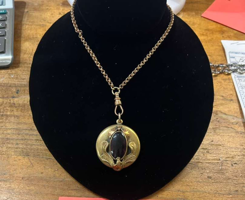 GF Vict Locket with purple stone