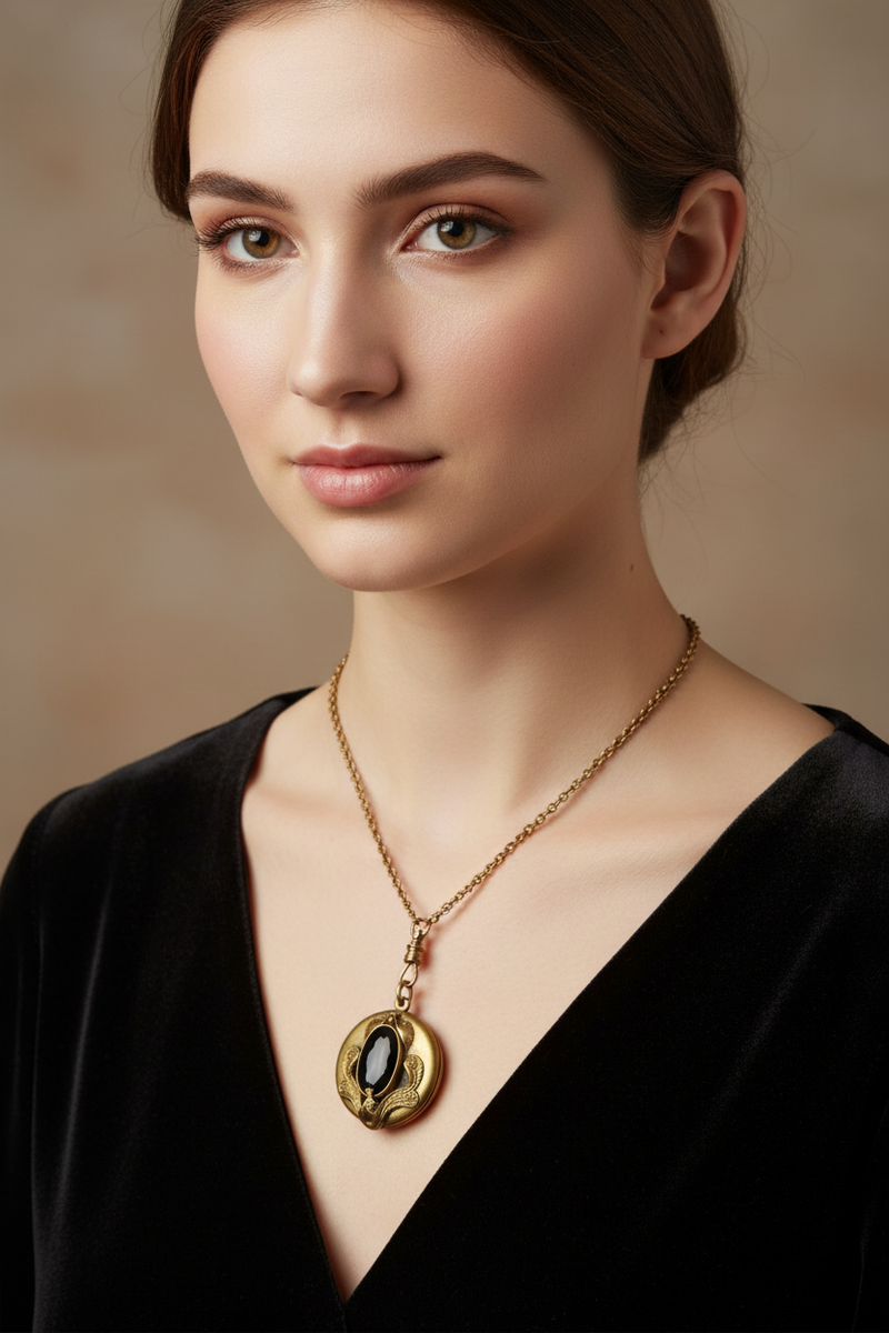 GF Vict Locket with purple stone
