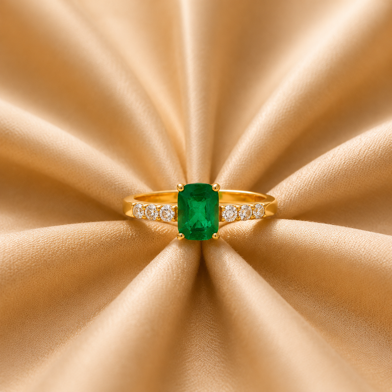 Emerald Classic Ring – 18K Yellow Gold