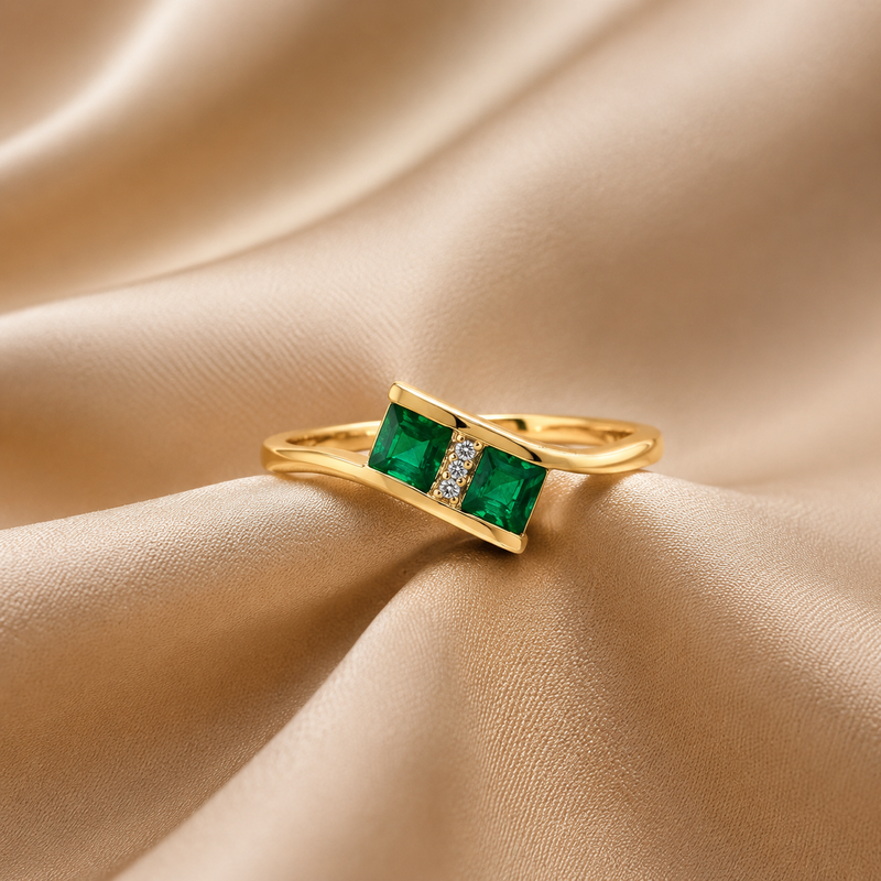 Emerald Elegance Ring – 14K Yellow Gold