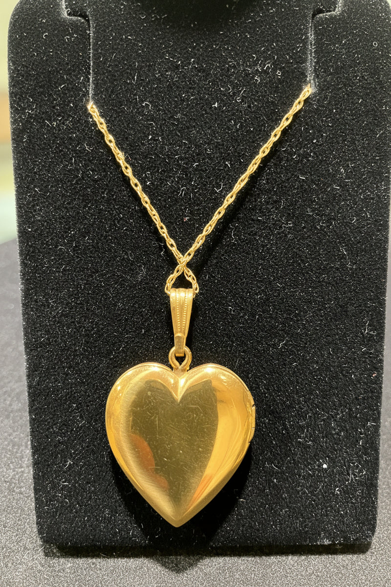 1940s gold filled Enamel heart locket necklace 18”
