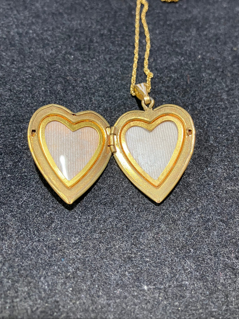 1940s gold filled Enamel heart locket necklace 18”