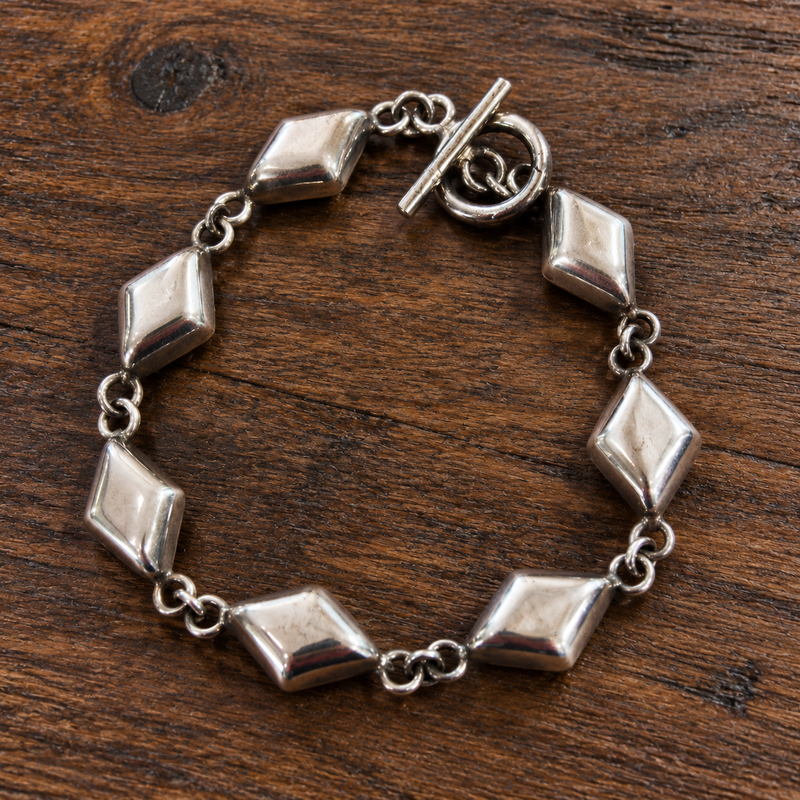 SS Link Toggle Bracelet need title