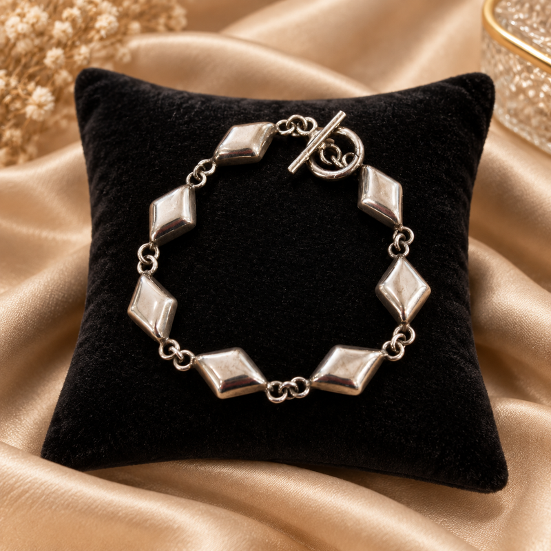 SS Link Toggle Bracelet need title