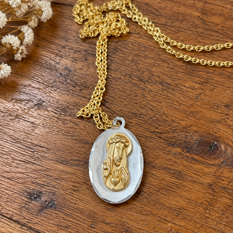 Religious Jesus Pendant Necklace with Gold Tone Chain – Vintage Faith Jewelry