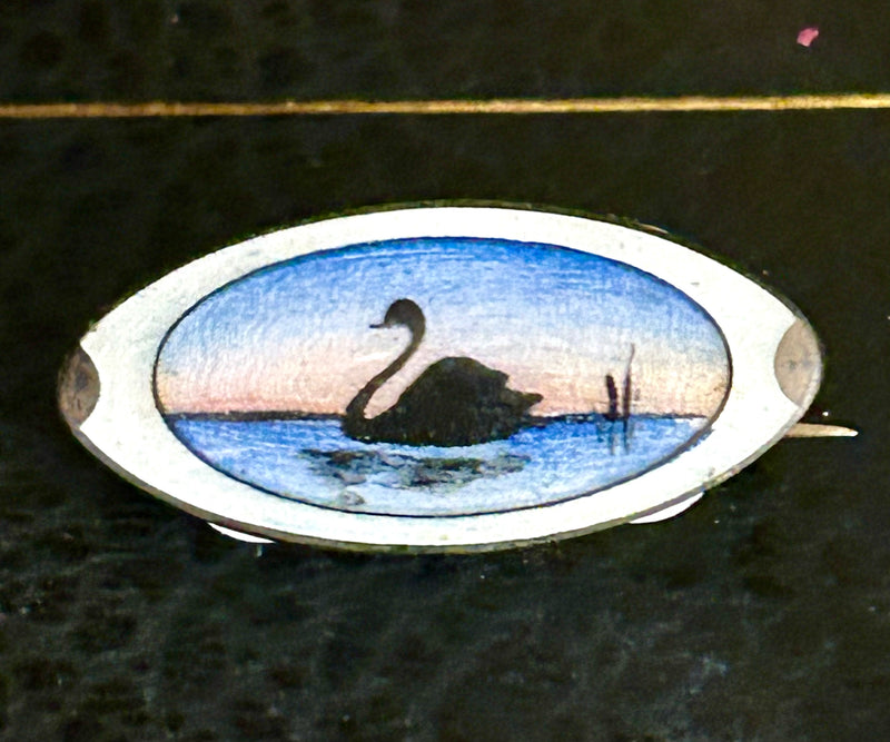 Vintage sterling silver and enamel brooch depicting a swan 1/2” x 1”