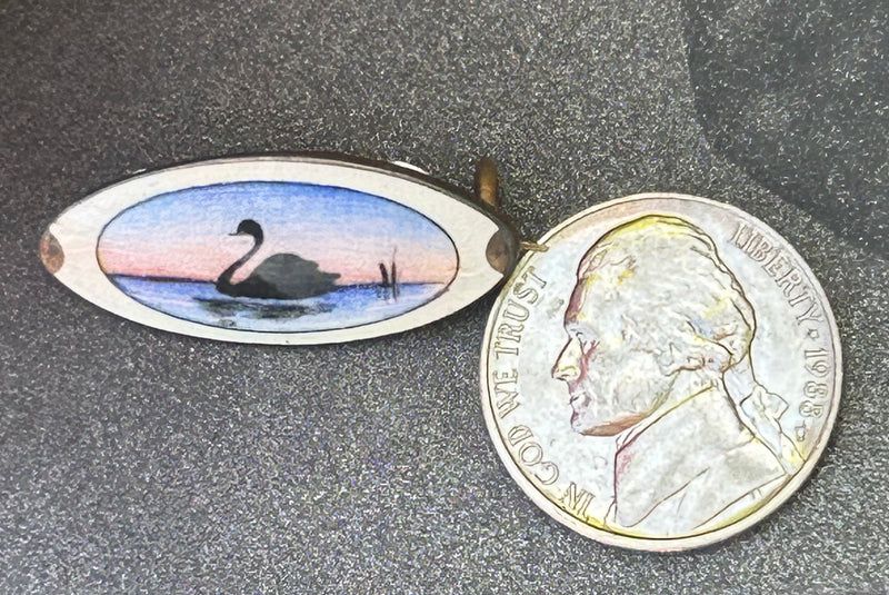 Vintage sterling silver and enamel brooch depicting a swan 1/2” x 1”