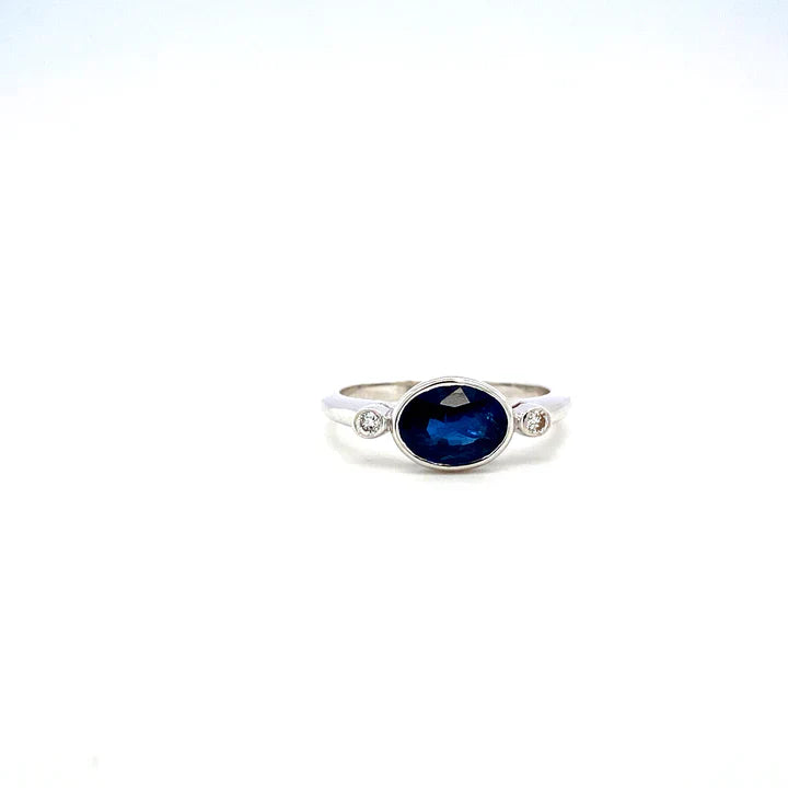Sapphire Elegance Ring – 18K White Gold