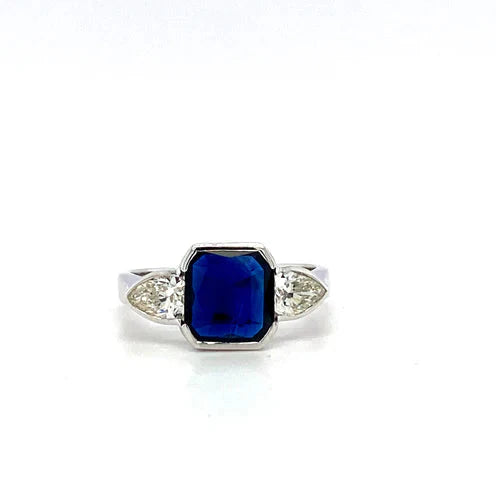 Sapphire Elegance Ring – 18K White Gold