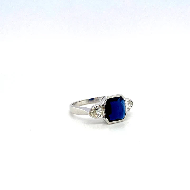 Sapphire Elegance Ring – 18K White Gold