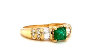 Emerald Glow Ring – 14K Yellow Gold