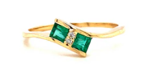 Emerald Elegance Ring – 14K Yellow Gold