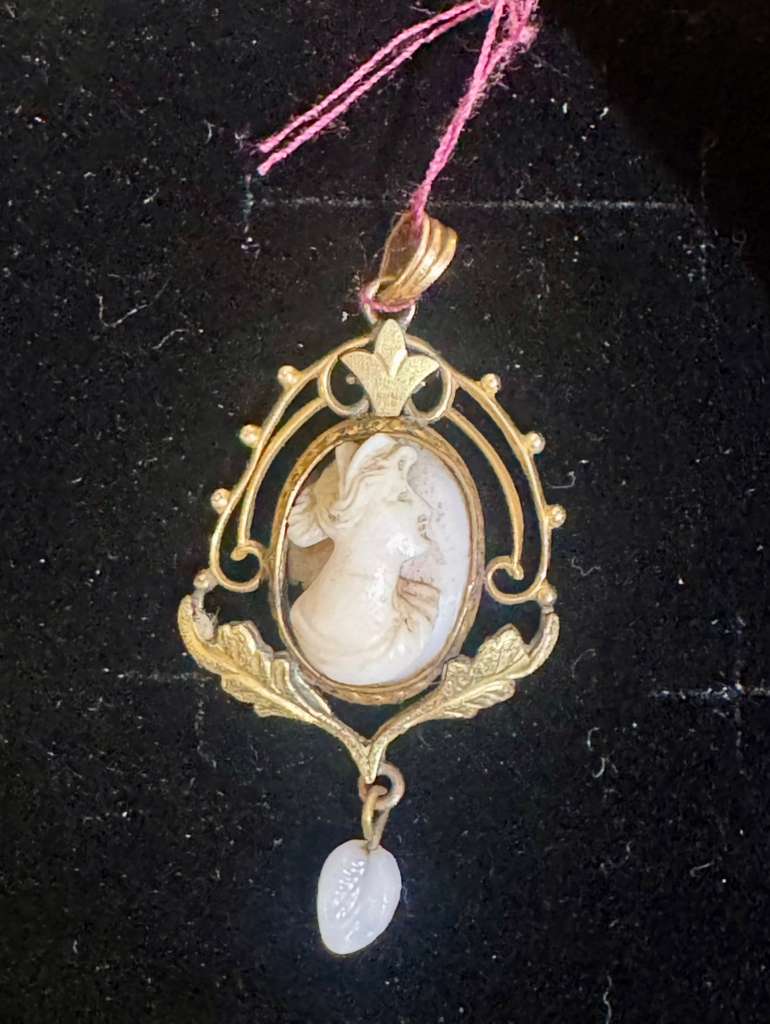 Victorian gold-filled Cameo pendant