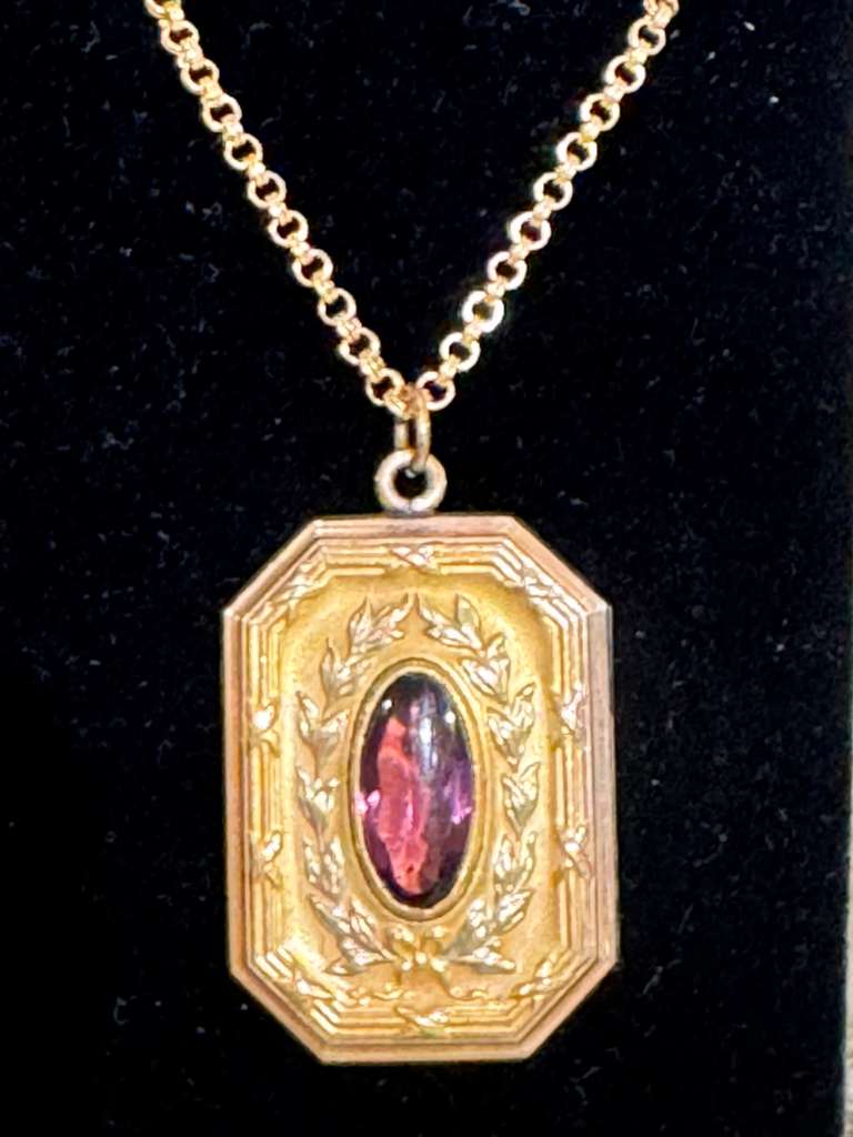 GF Art Nouv Locket Purple