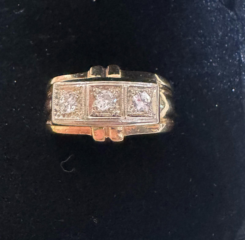14K 3 Diamond ring