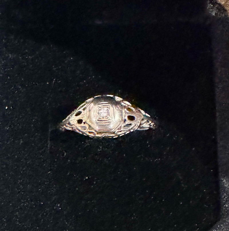 18K Deco Diamond ring