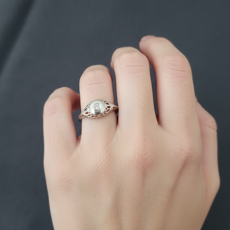 18K Deco Diamond ring