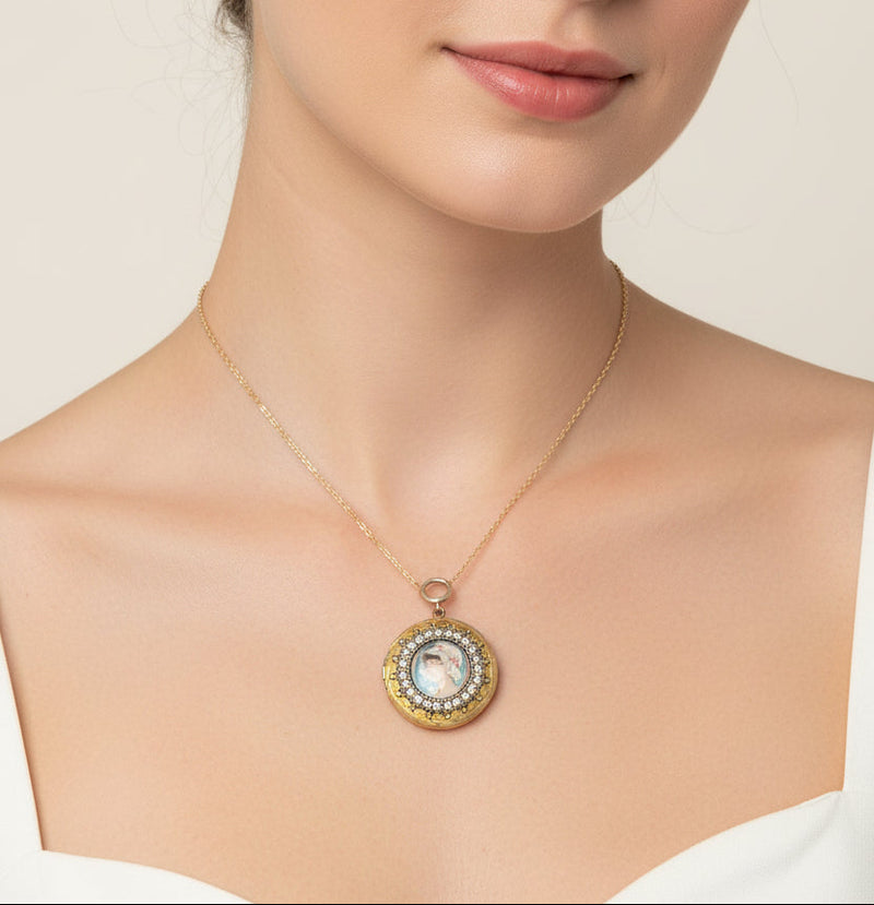 Vintage Pend Y/Woman