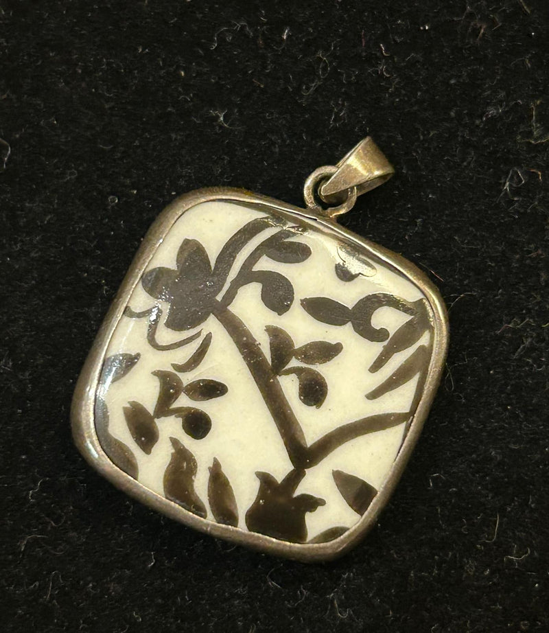 SS Pendant with Ceramic