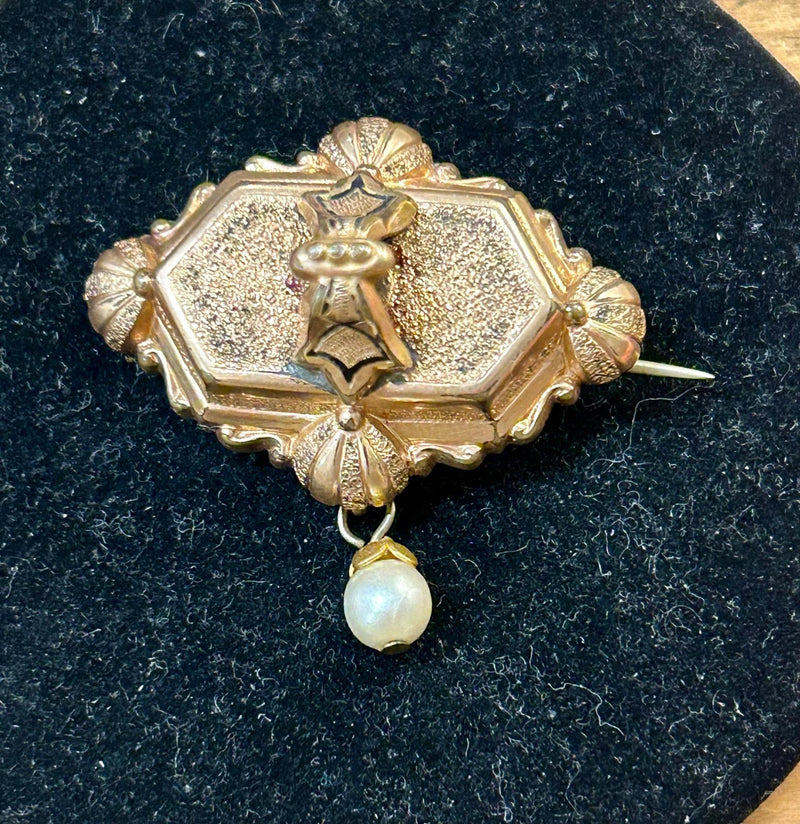 GF VCT Brooch with pearl