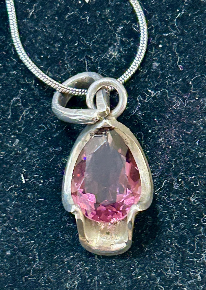 SS Rhodolite pend with SS 18 inch chain