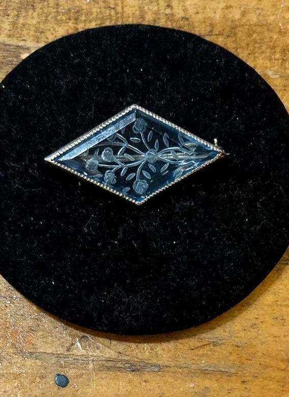 Art Deco Reverse carved camphore glass brooch floral