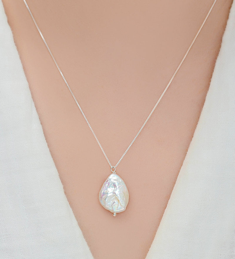 Sterling Silver Necklace with Freshwater Pearl Pendant (18")