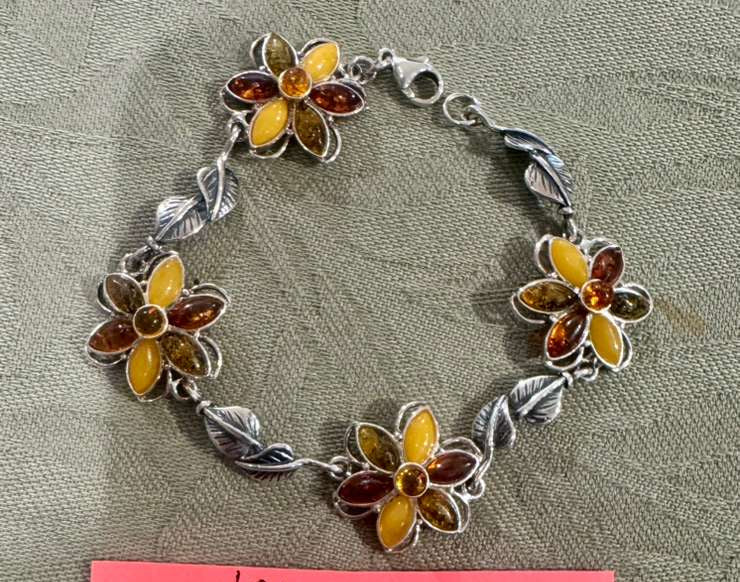 SS Multi Flower Bracelet – Elegant Silver with Amber Flower Design