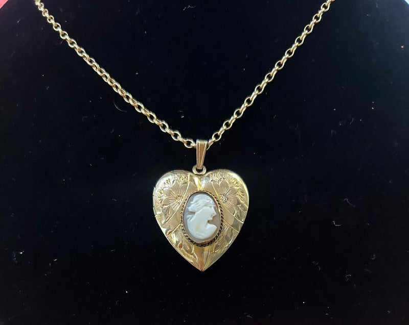 1940's cameo locket heart