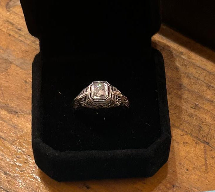 Art Deco 18K Filigree .40 ct Size 6 3/4